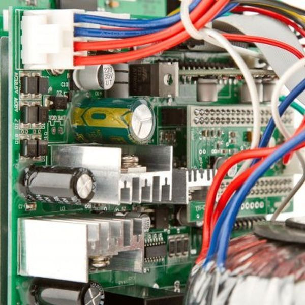 Источник бесперебойного питания Logicpower LPY-B-PSW-1000 ВА / 700 Вт линейно-интерактивный с правильной синусоидой 178977 фото