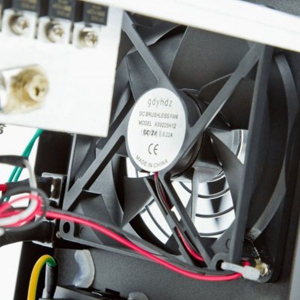 Источник бесперебойного питания Logicpower LPY-B-PSW-1000 ВА / 700 Вт линейно-интерактивный с правильной синусоидой 178977 фото